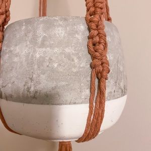 Macrame plant hanger